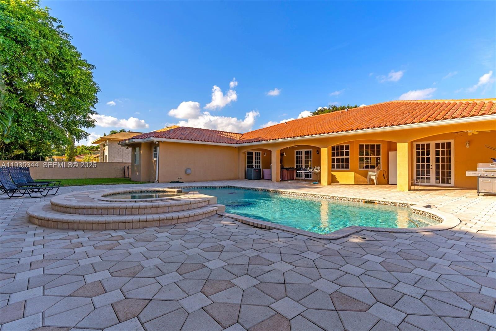 SOUTH SPRINGS HOMES - Residential