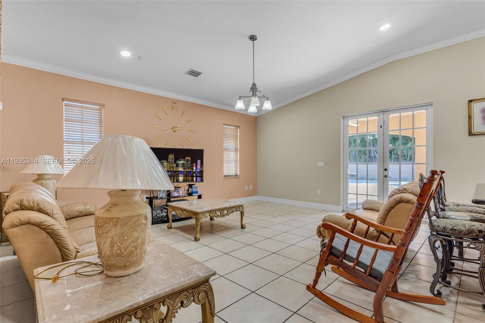 SOUTH SPRINGS HOMES - Residential