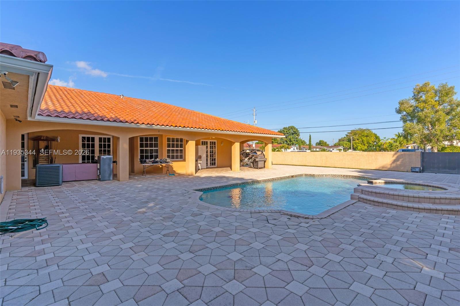 SOUTH SPRINGS HOMES - Residential