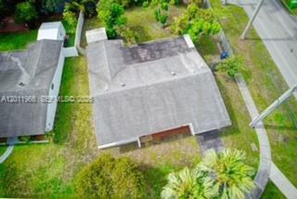 Photo of 11500 NW 39th St, Sunrise, FL 33323 (MLS # A12011966)