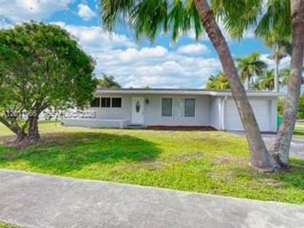 Photo of 11500 NW 39th St, Sunrise, FL 33323 (MLS # A12011966)