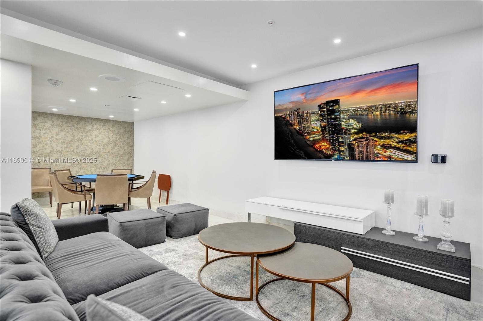 TERRACES NORTH TURNBERRY - Residential