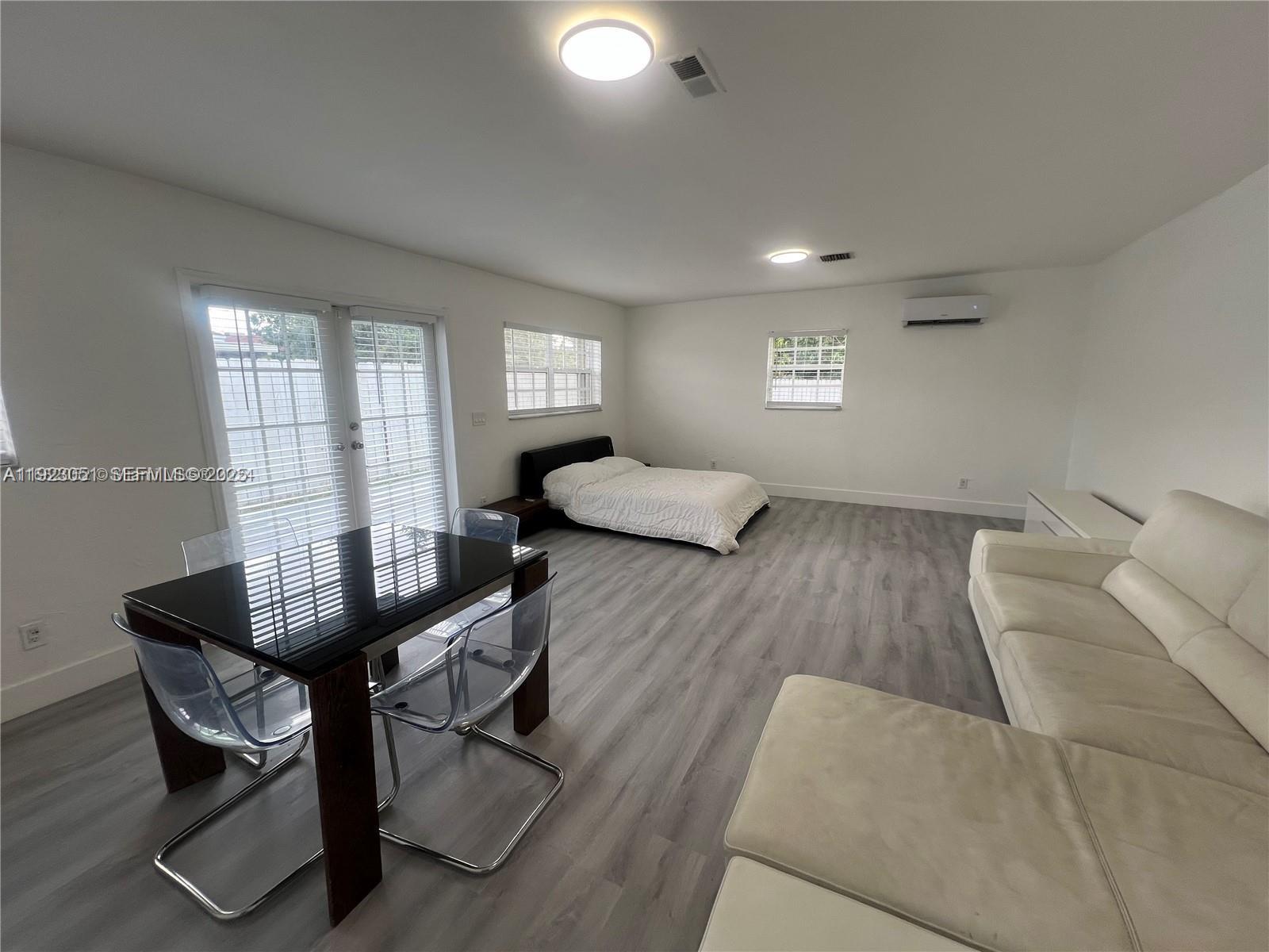 LOPEZ & GONZALEZ PLAZA - Residential Lease