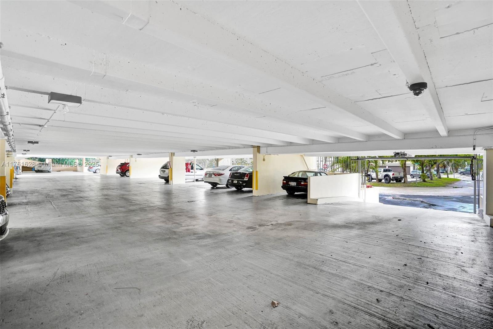 ROYAL MARINER CONDO - Residential