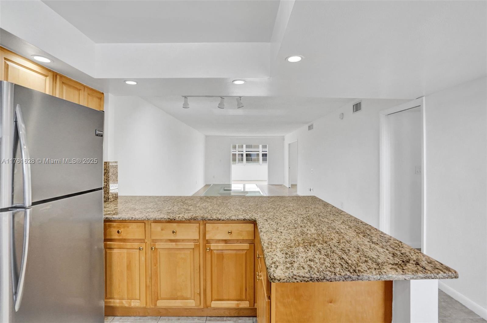 3100 NE 49th St 1009