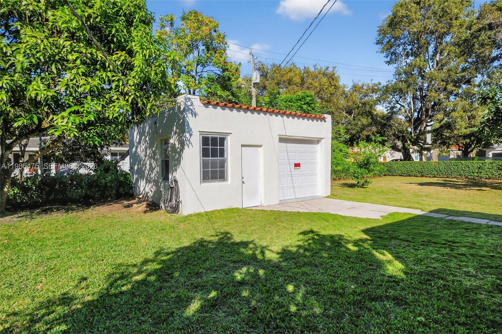 CORAL GABLES SEC E - Residential Lease