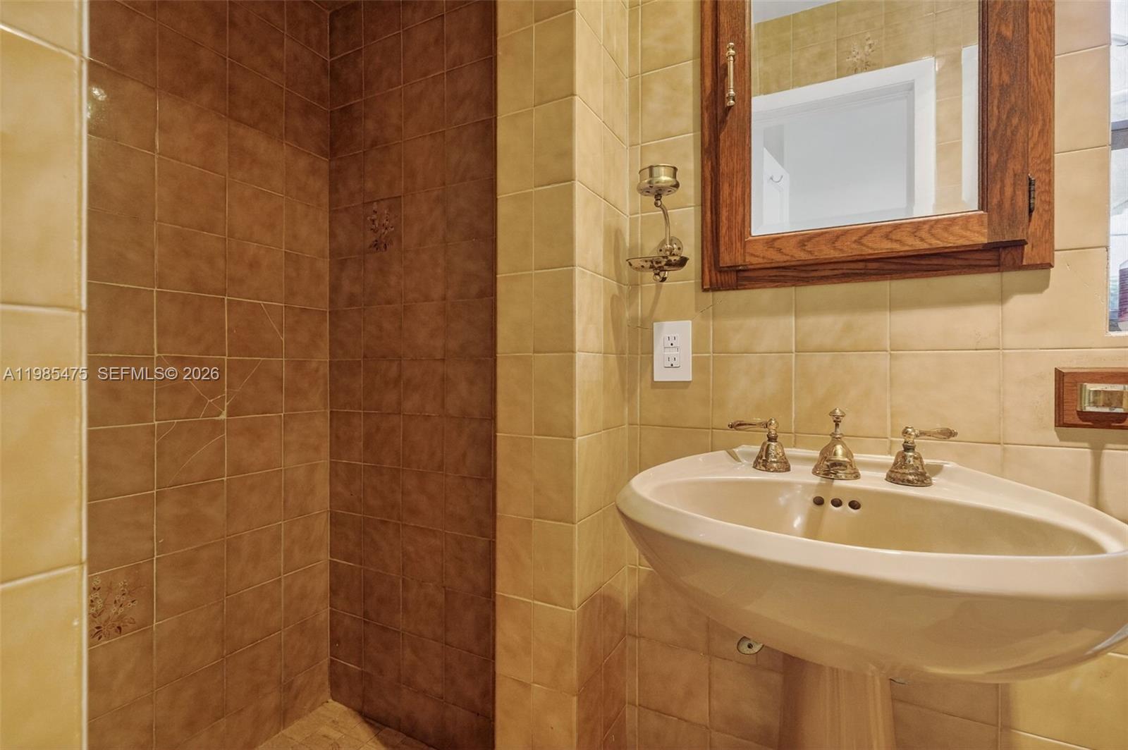 CORAL GABLES SEC E - Residential Lease