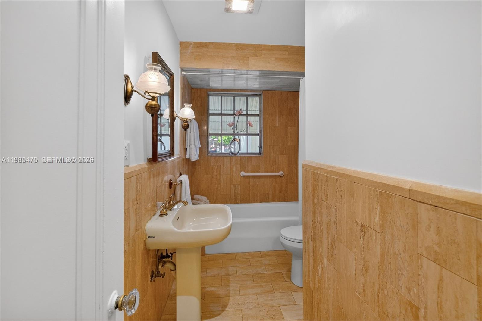 CORAL GABLES SEC E - Residential Lease