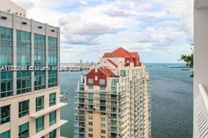 PRICE REDUCTION! LARGE 2BED + DEN ON 41TH FOOR, STUNNING CITY AND PARTIAL BAY VIEW, MARBLE FLOOR, LARGE BALCONY, AMENIETIES INCLUDE TWO POOLS, JACUZZI, FITNESS CENTER, BBQ AREA, 24 HRS SECURITY AND MORE. The Club at Brickell Bay approved for a 3% down payment. Airbnb ok.