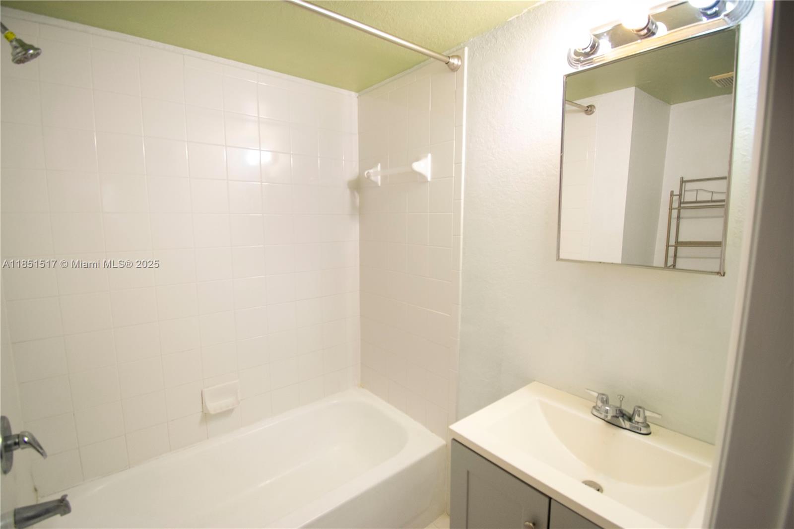 SUNSET PALM VILLAS CONDO - Residential