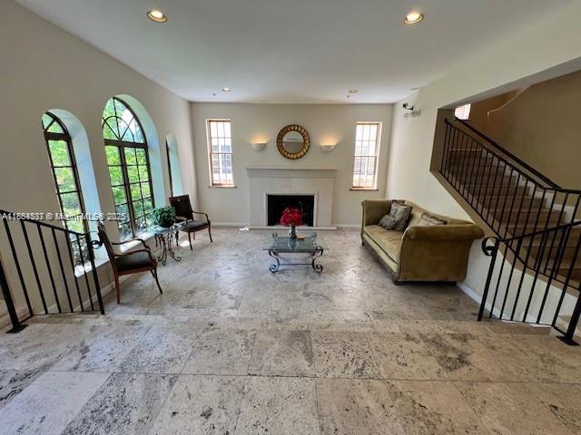 THE LINCOLN CONDO - Residential