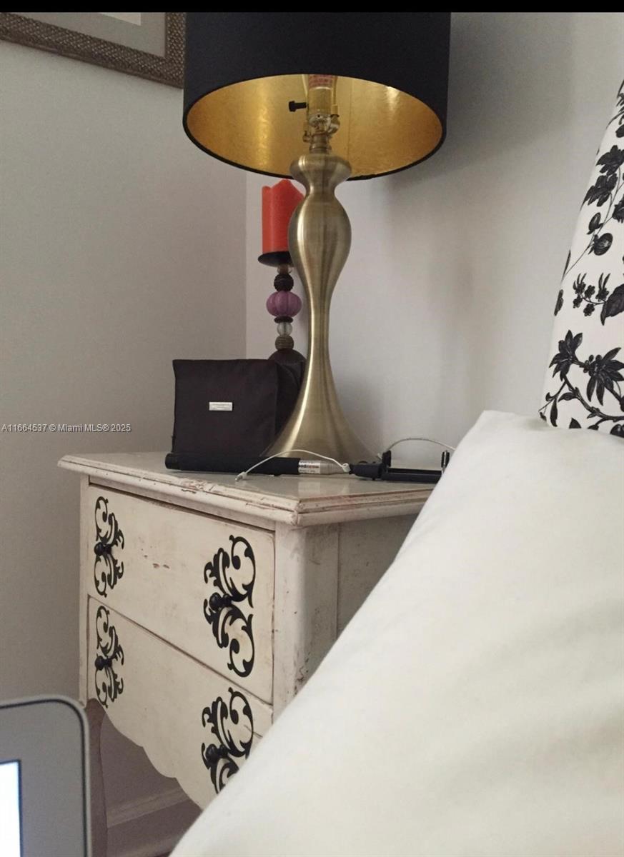 THE LINCOLN CONDO - Residential