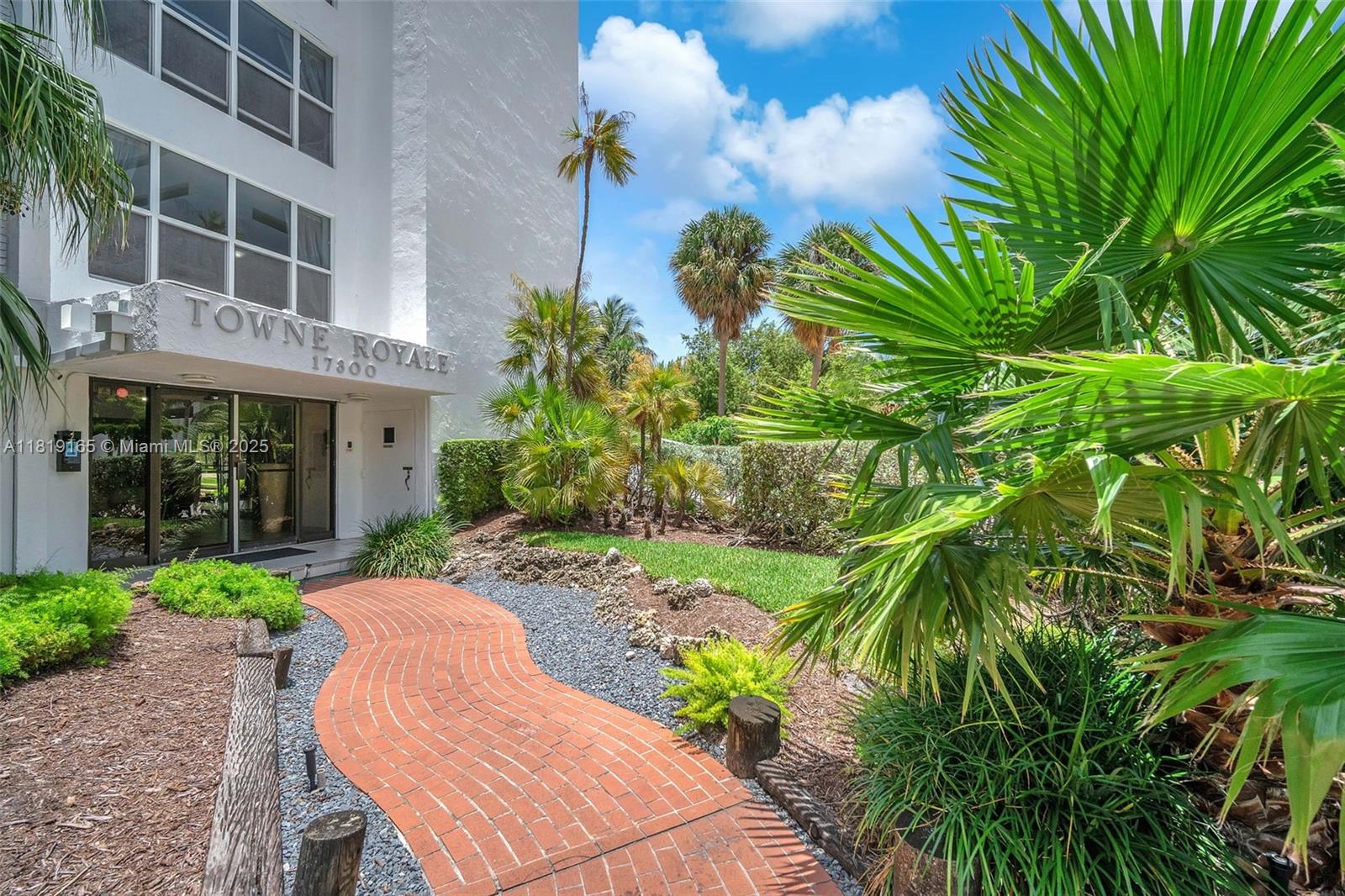 17800 Atlantic Blvd 303, Sunny Isles Beach, Miami-Dade County, Florida - 1 Bedrooms  
2 Bathrooms - 
