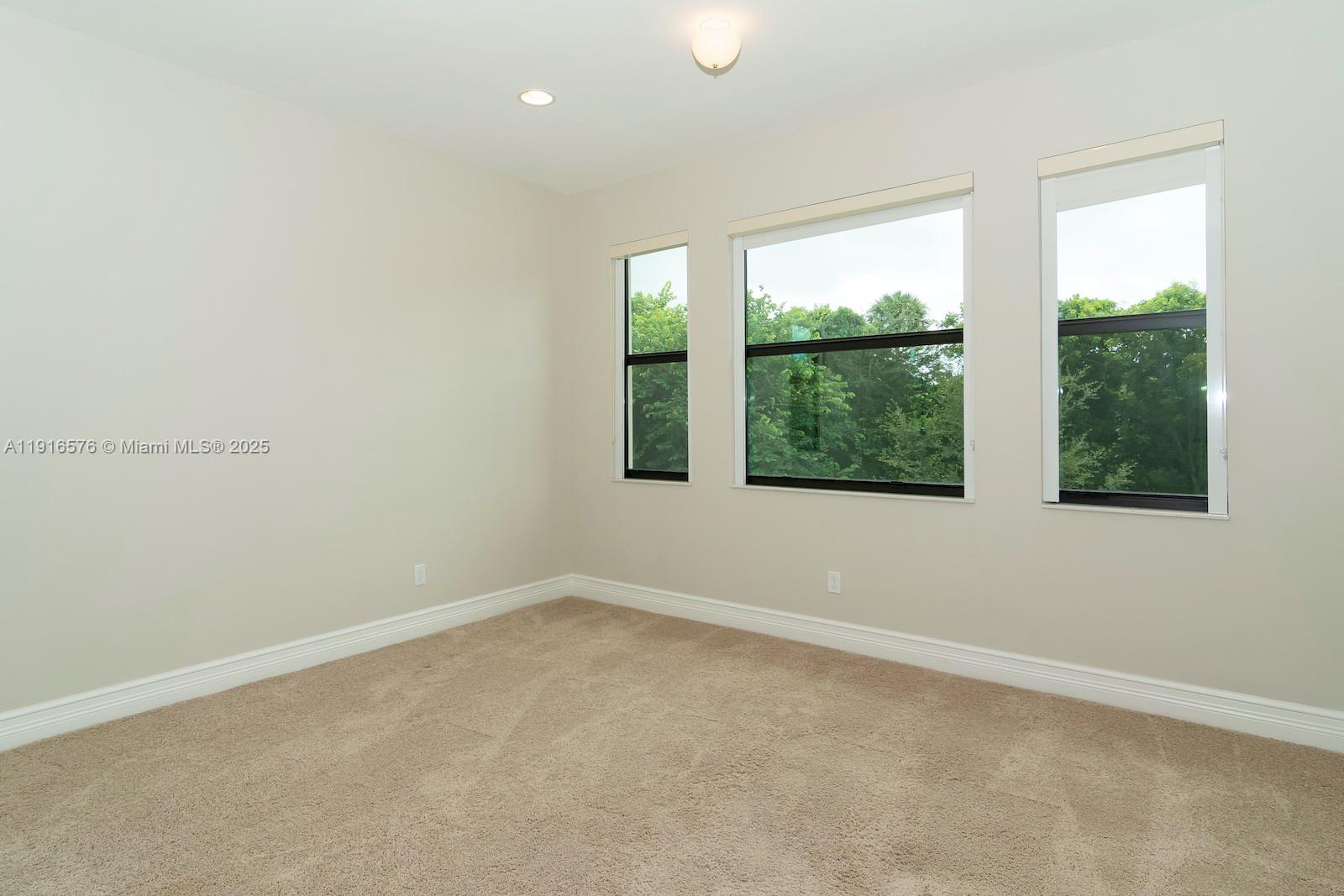 SEVEN BRIDGES - Residential Lease