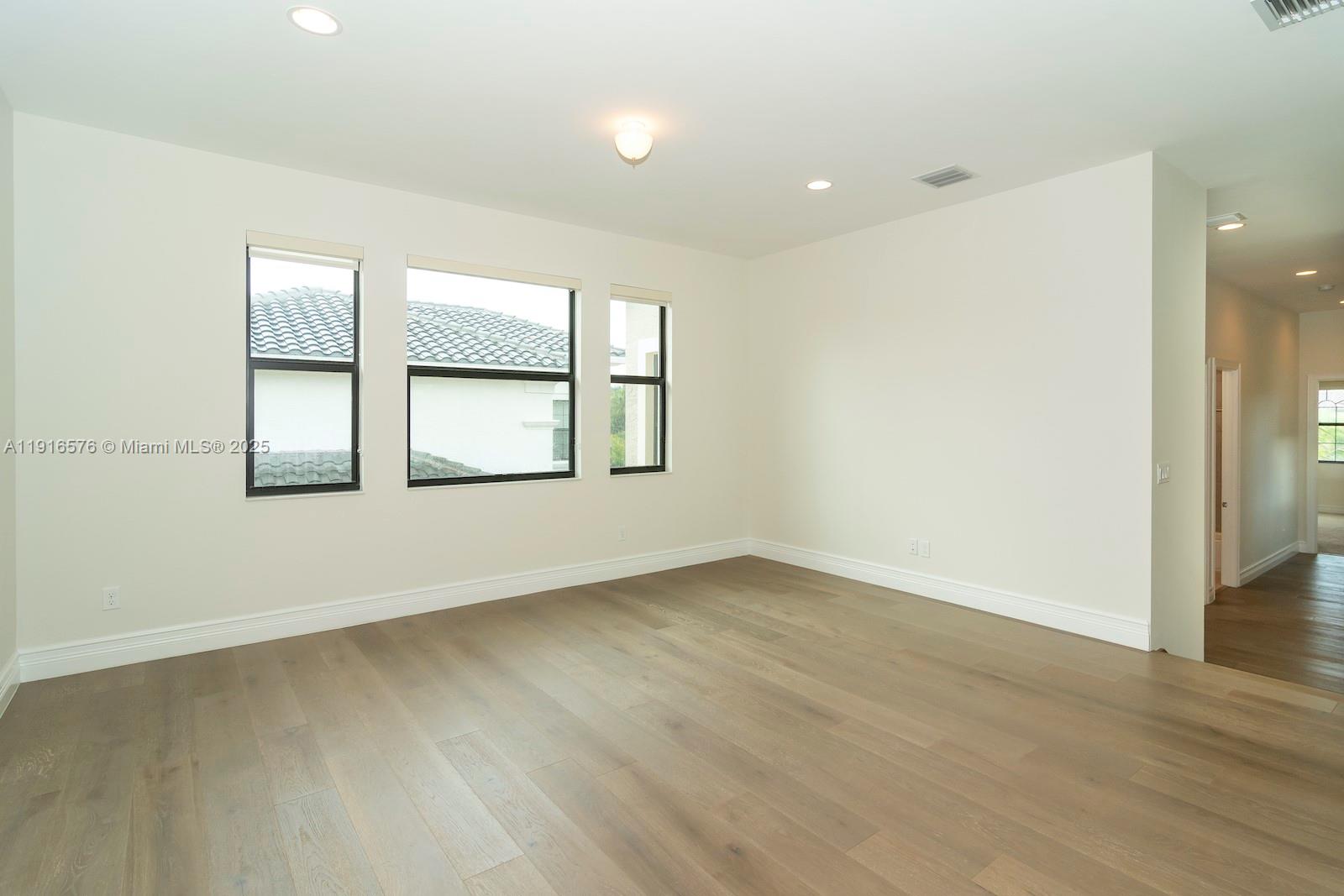 SEVEN BRIDGES - Residential Lease