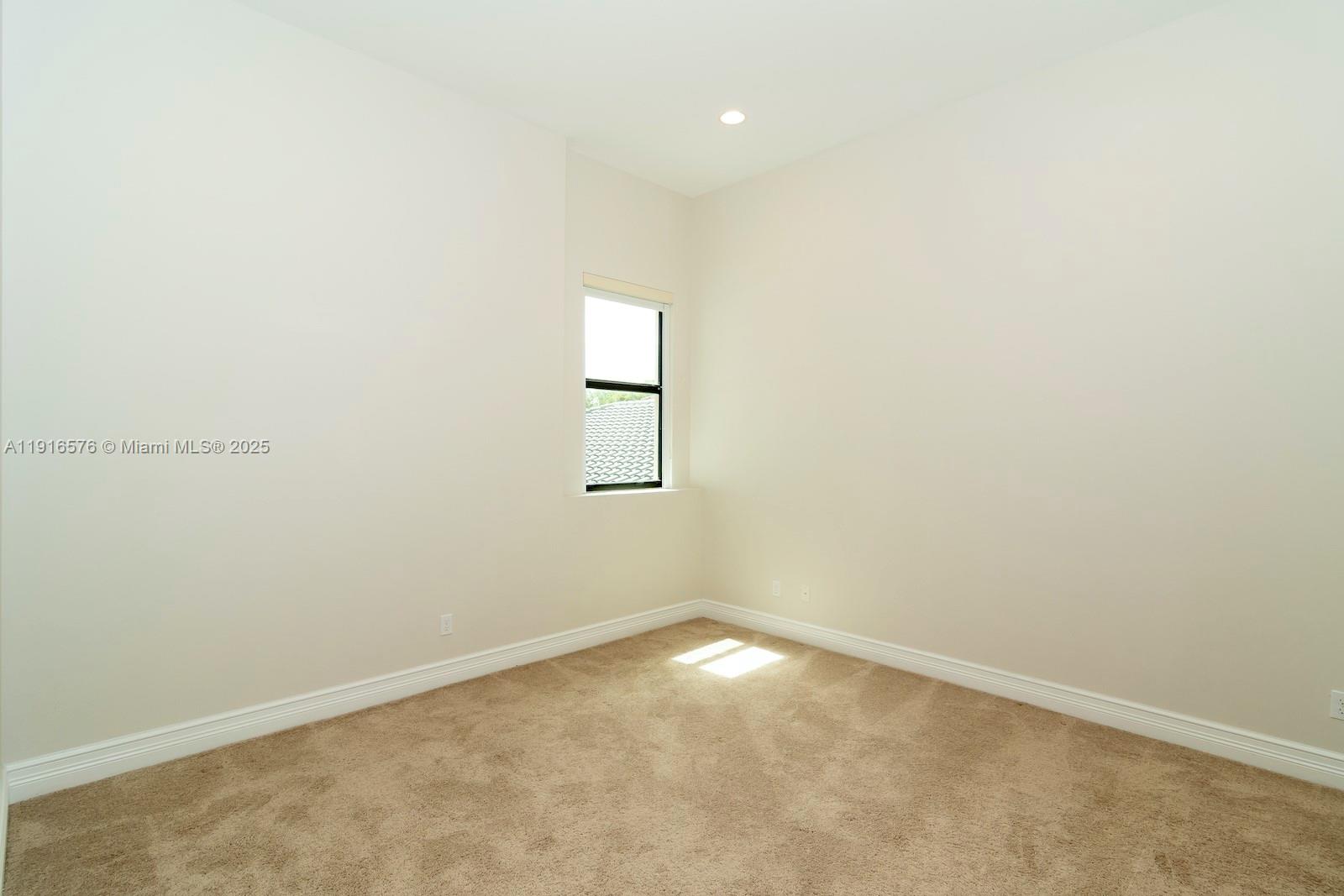 SEVEN BRIDGES - Residential Lease