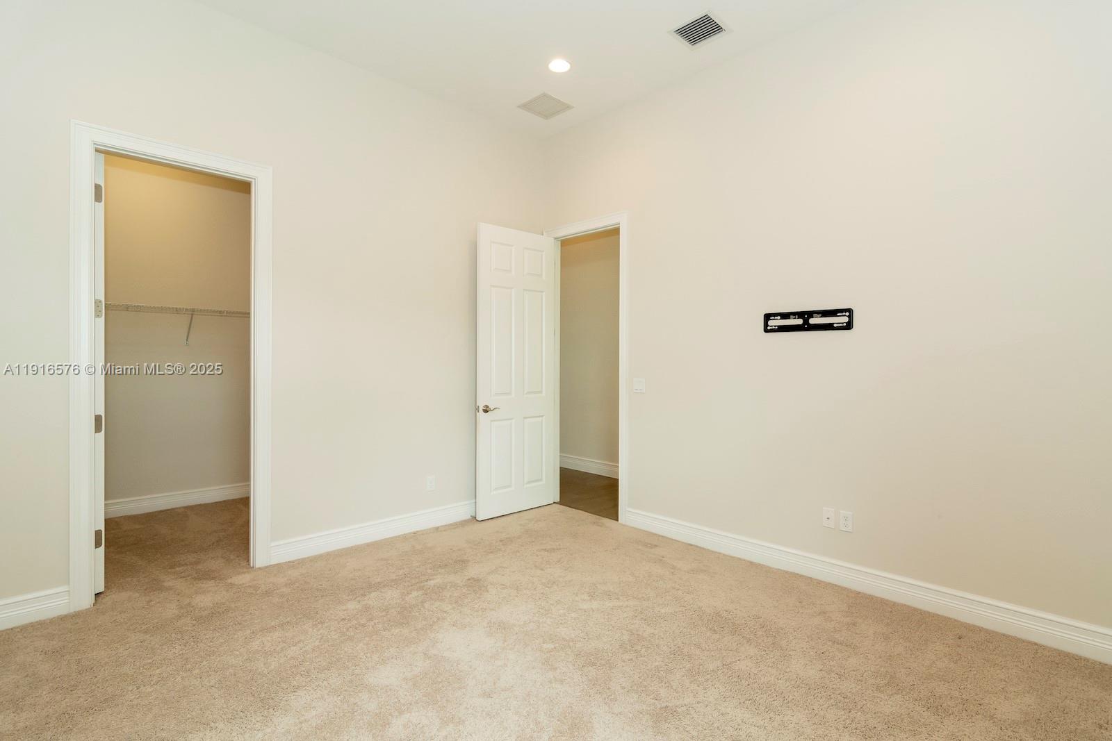 SEVEN BRIDGES - Residential Lease