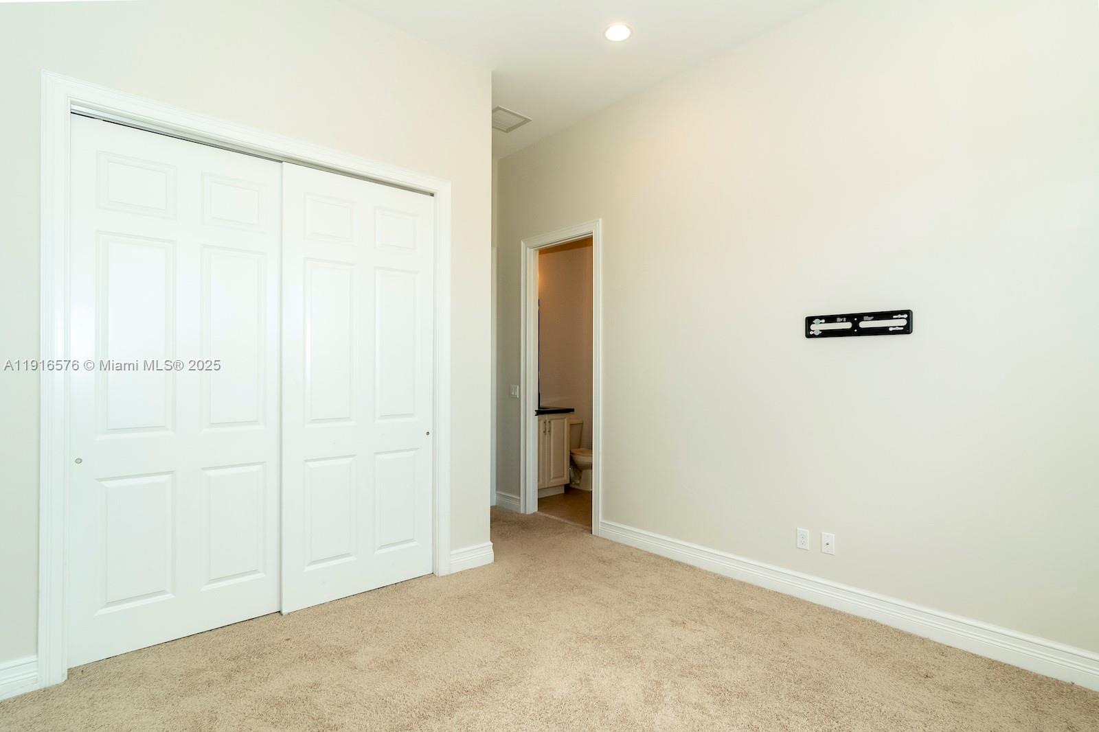 SEVEN BRIDGES - Residential Lease