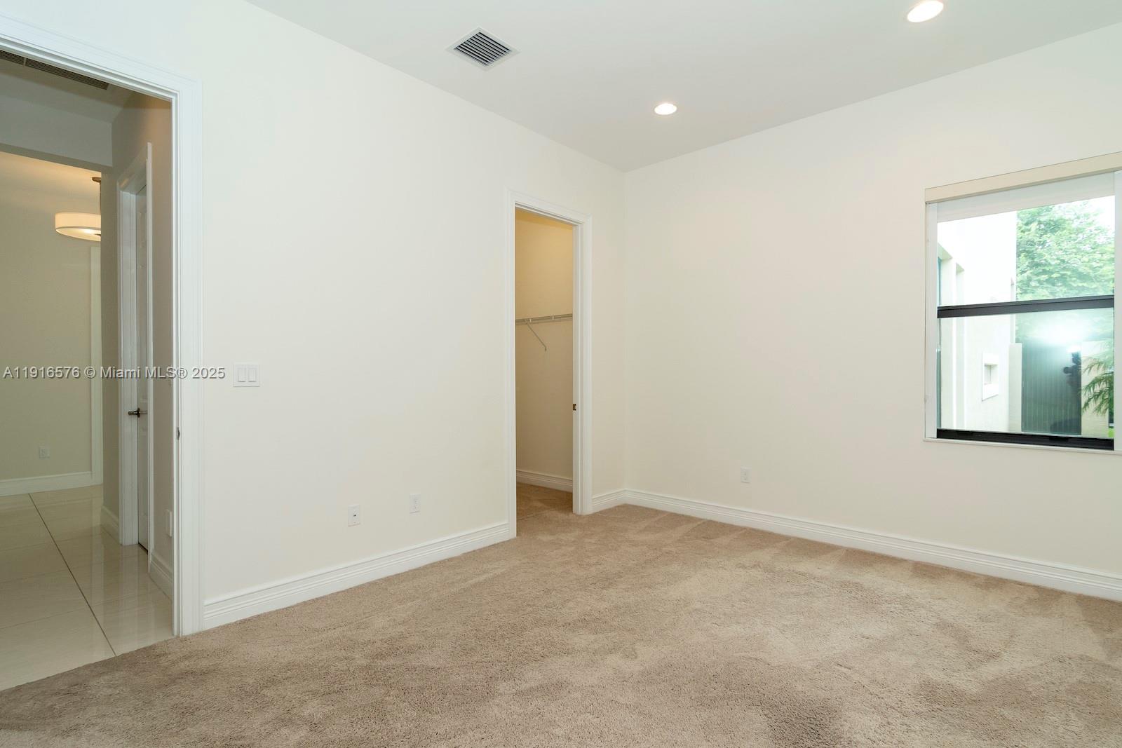 SEVEN BRIDGES - Residential Lease