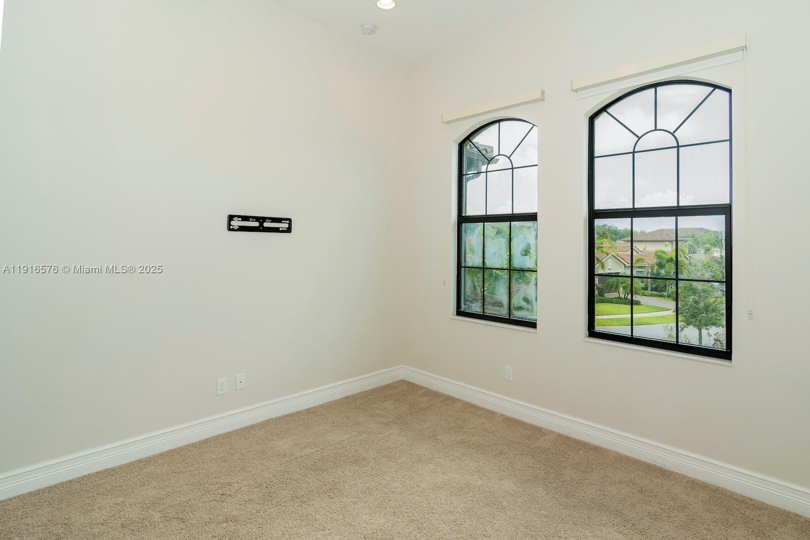 SEVEN BRIDGES - Residential Lease