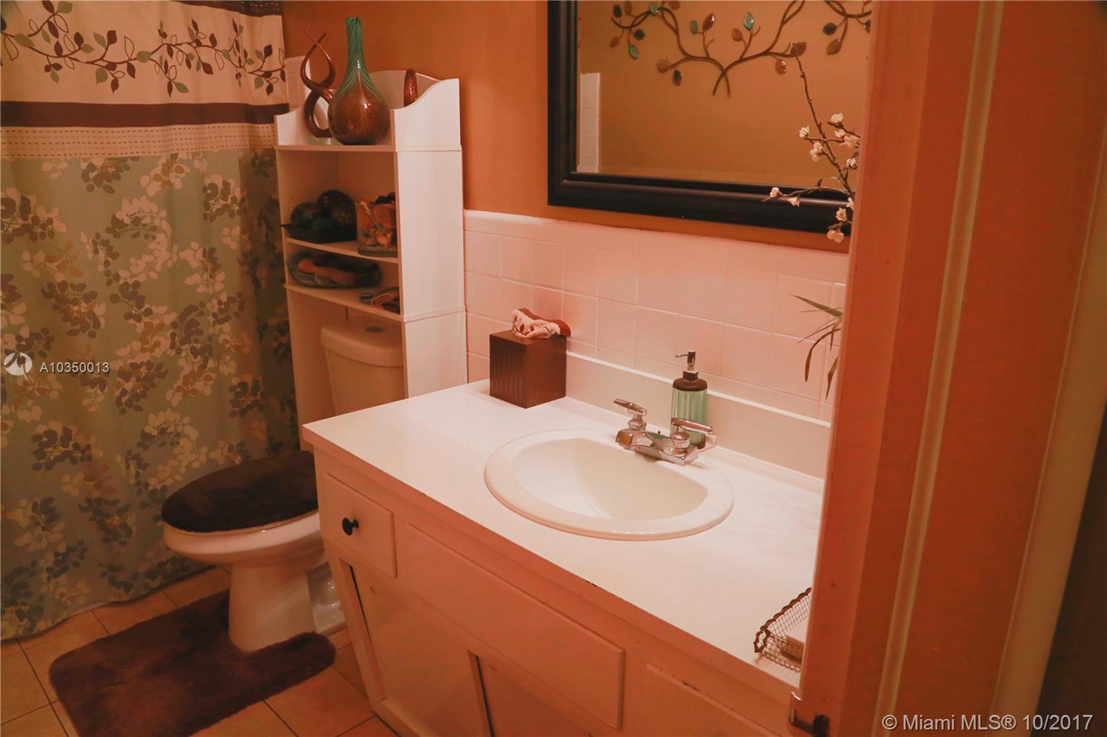 6TH ADDN TO LAWNDALE - Residential