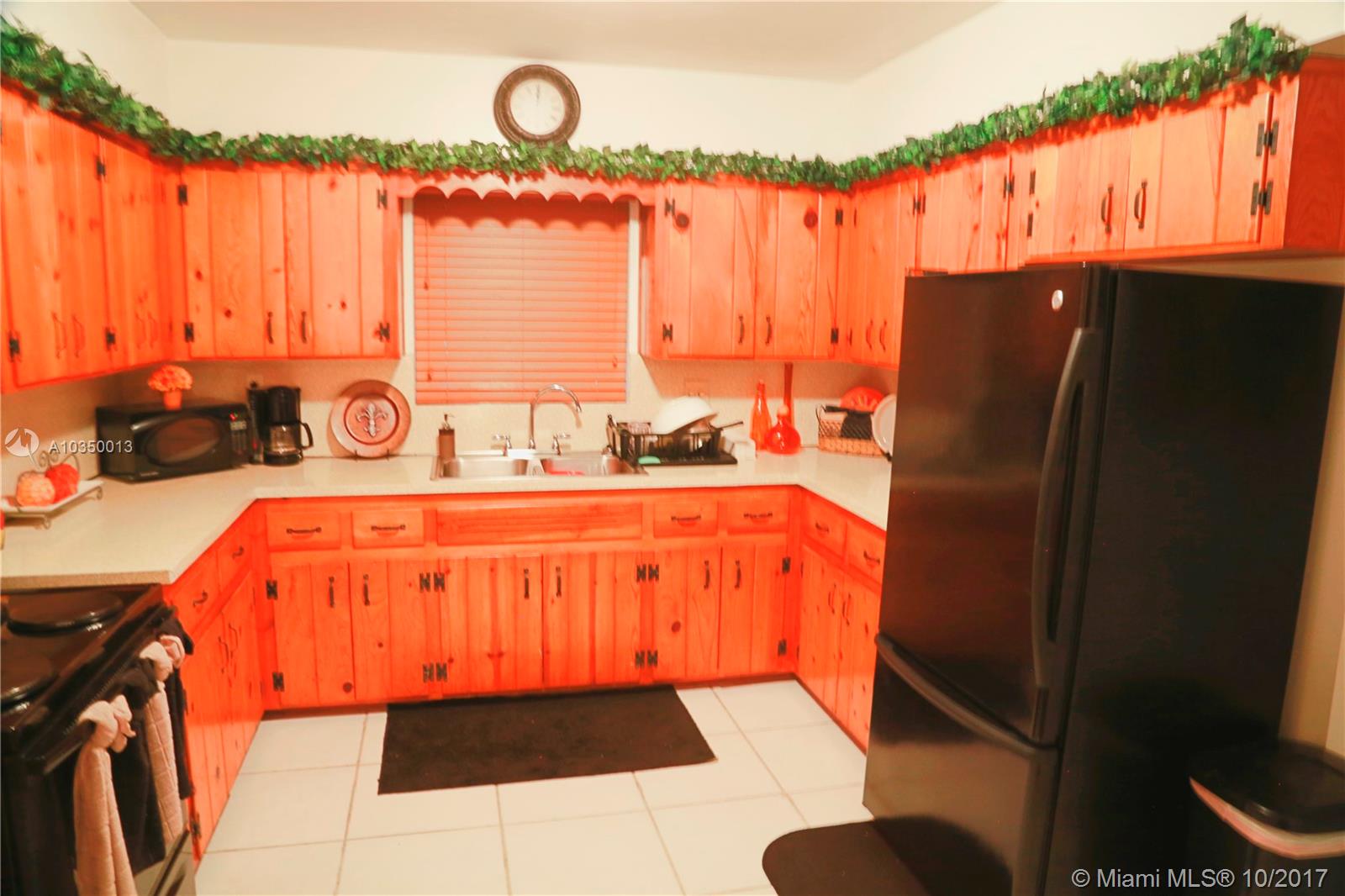 6TH ADDN TO LAWNDALE - Residential