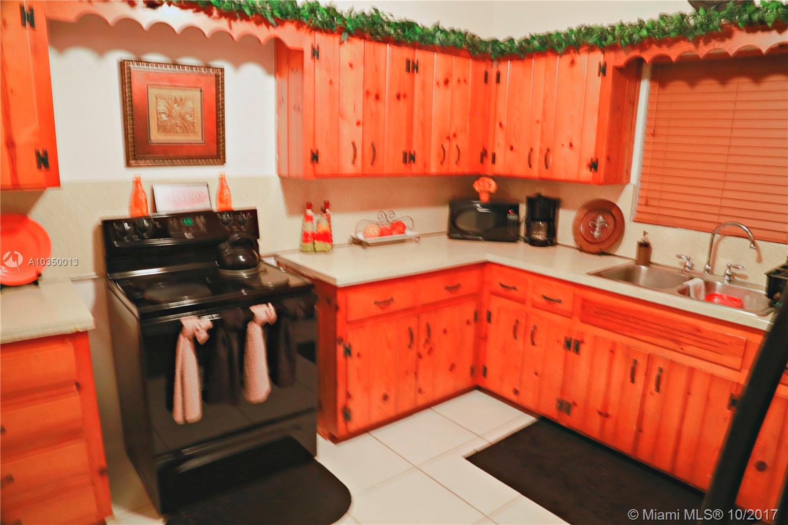 6TH ADDN TO LAWNDALE - Residential