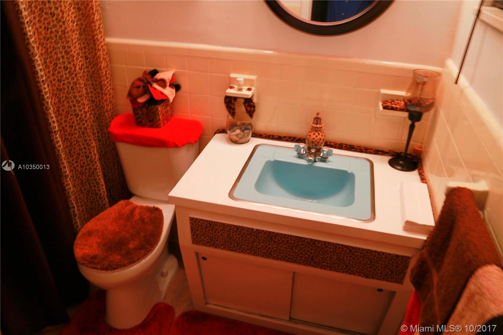 6TH ADDN TO LAWNDALE - Residential