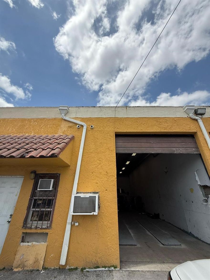 Warehouse space available in the heart of Hialeah with easy access.  One bathroom and one reception office under AC via wall unit.  Rent includes association and water.
No mechanics or body shop.