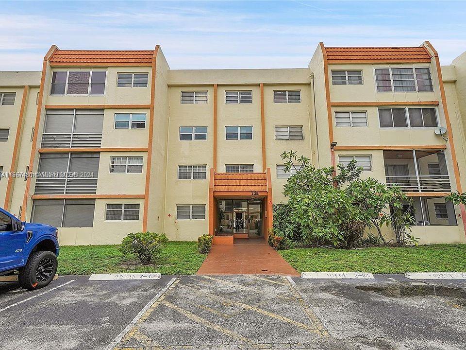 Property for Sale at 2401 Nw 41st Ave 207, Lauderhill, Miami-Dade County, Florida - Bedrooms: 2 
Bathrooms: 2  - $120,000