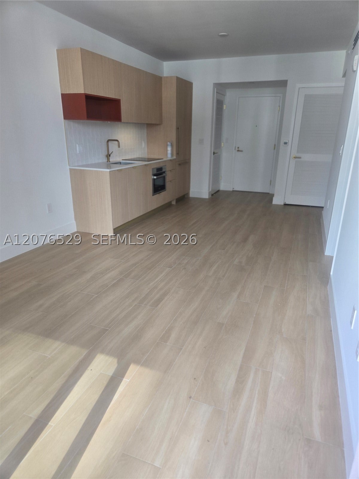 90 NE 32nd St 605