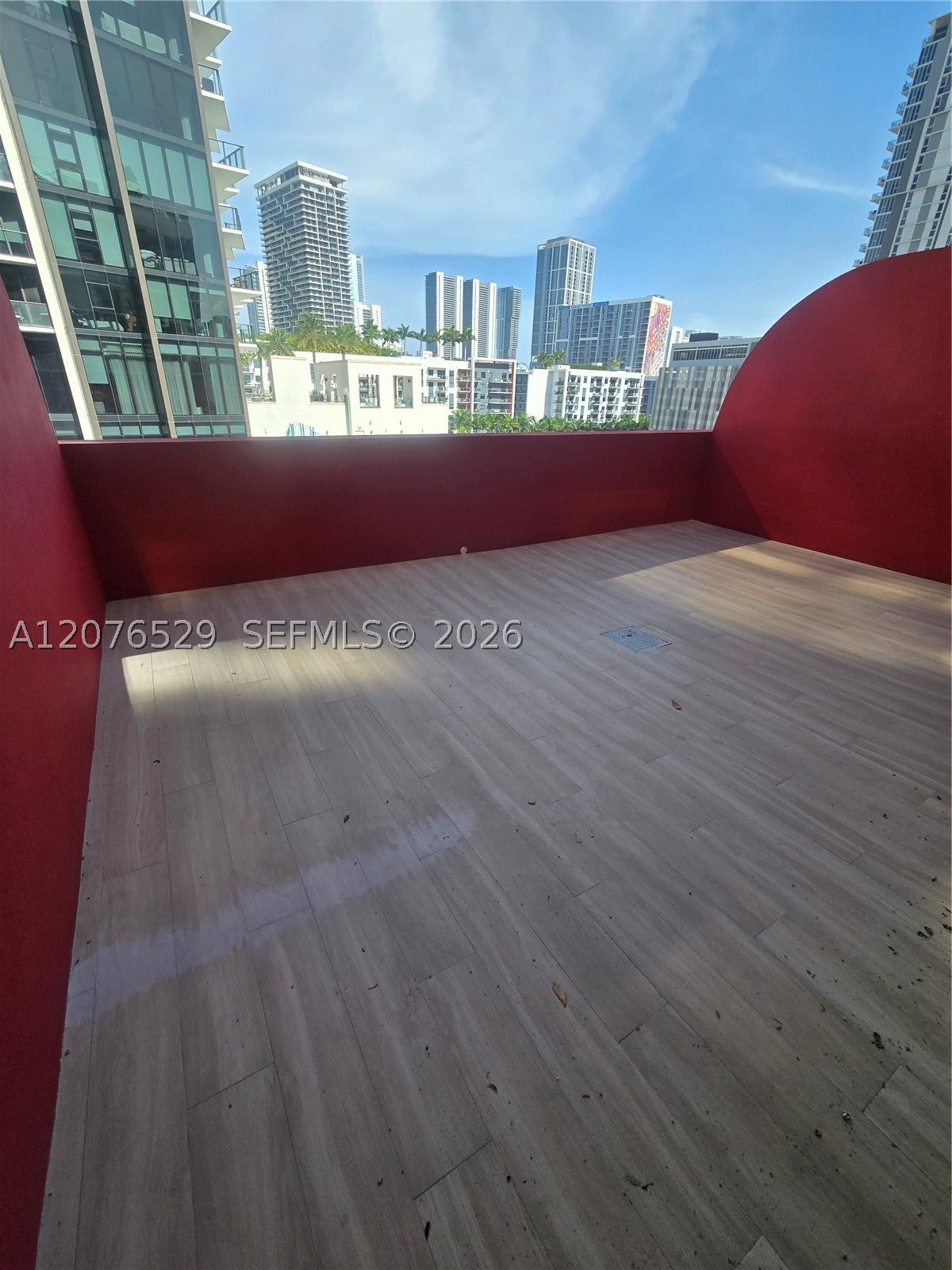 90 NE 32nd St 605