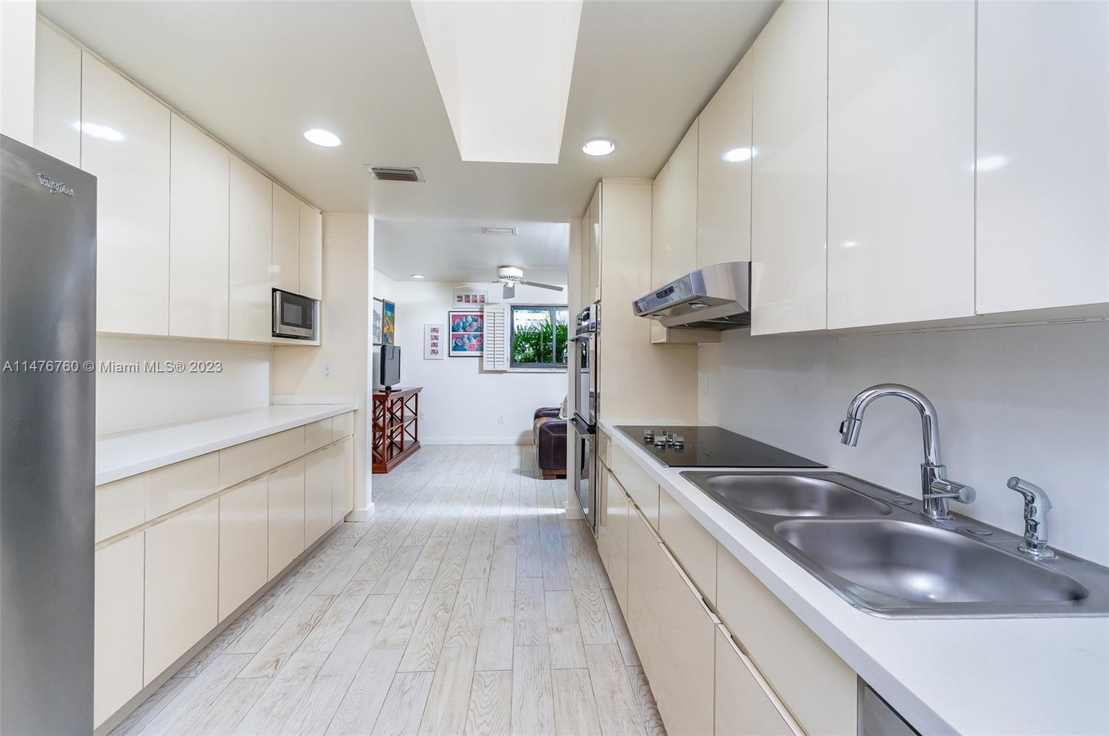 TROPICAL ISLE HOMES SUB 4 - Residential