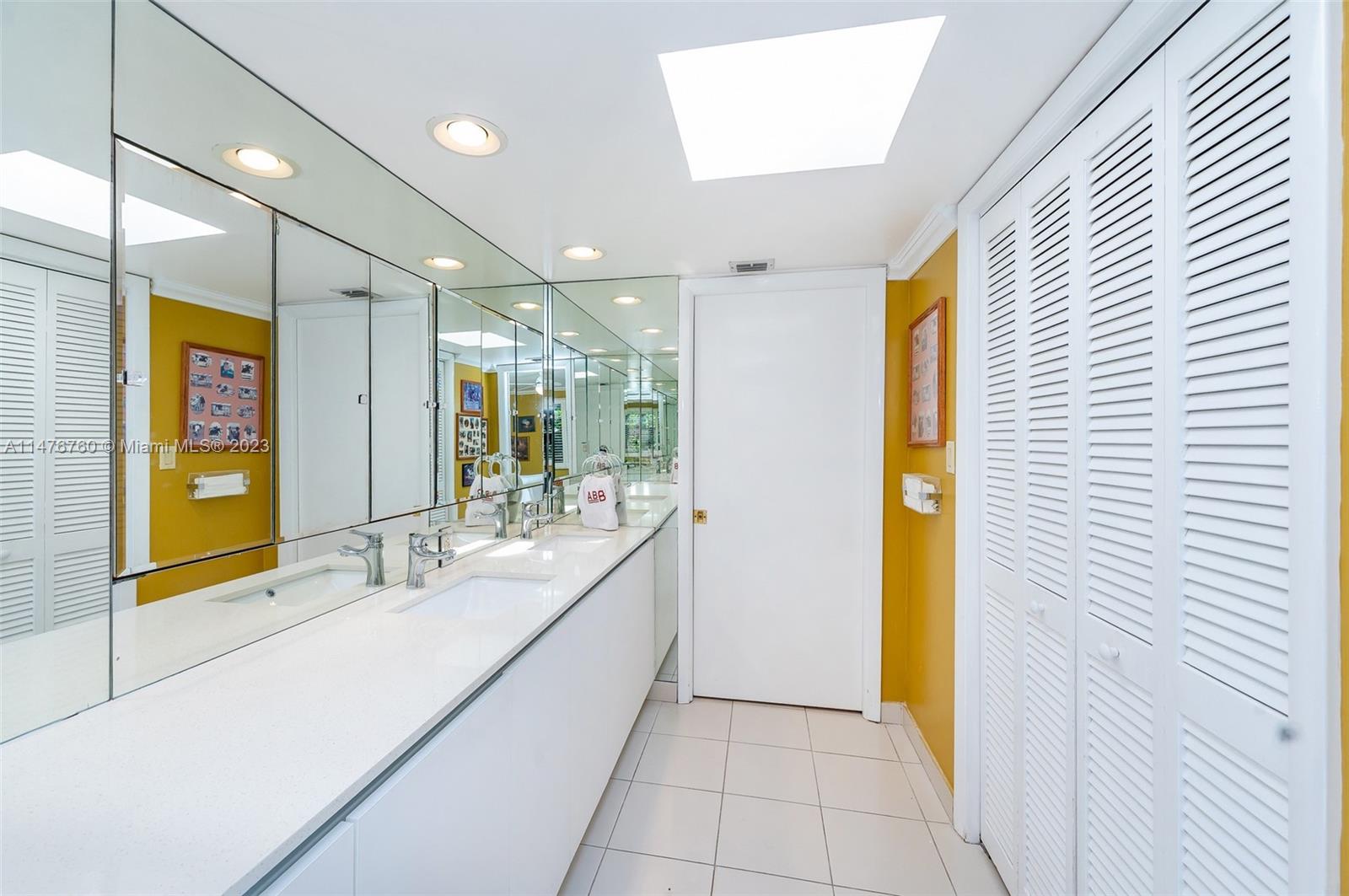 TROPICAL ISLE HOMES SUB 4 - Residential