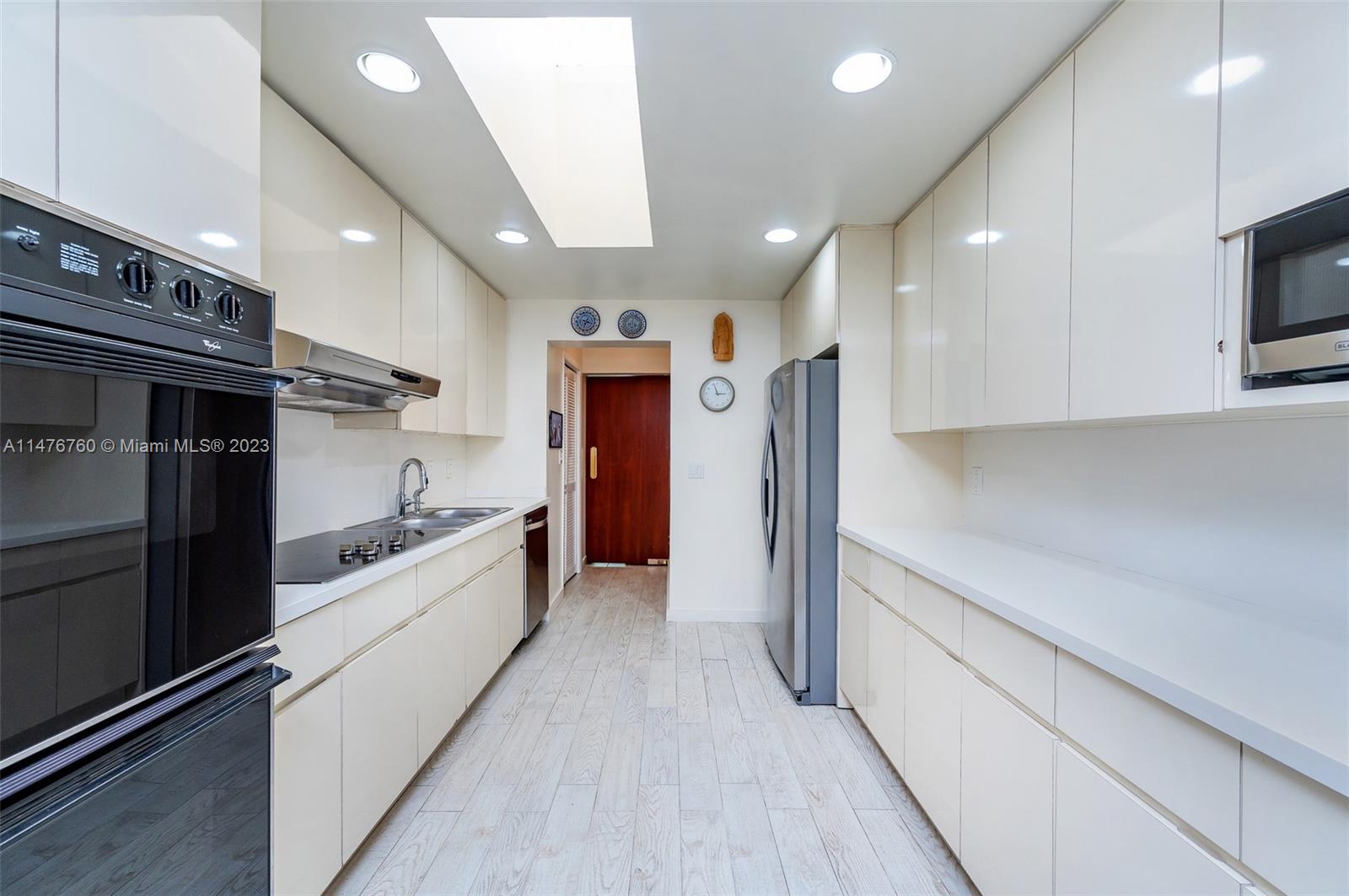 TROPICAL ISLE HOMES SUB 4 - Residential