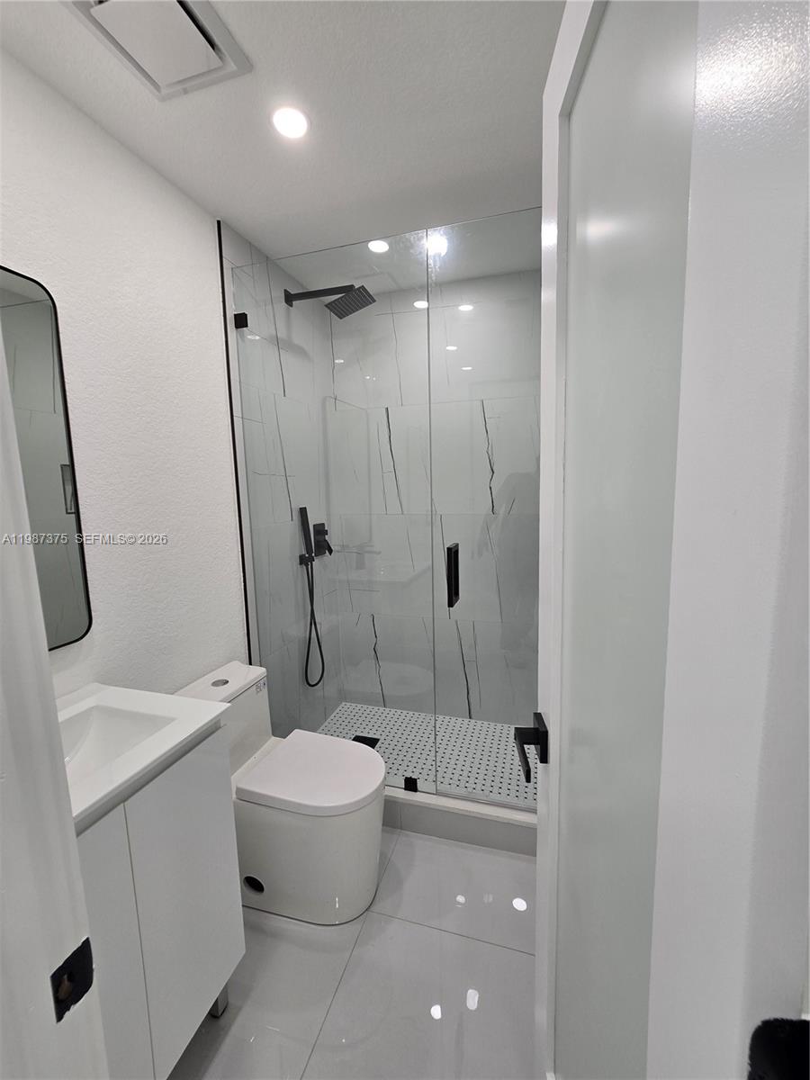 CAROL CITY LAKE STEVEN ES - Residential Lease