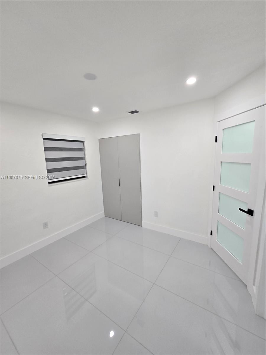 CAROL CITY LAKE STEVEN ES - Residential Lease