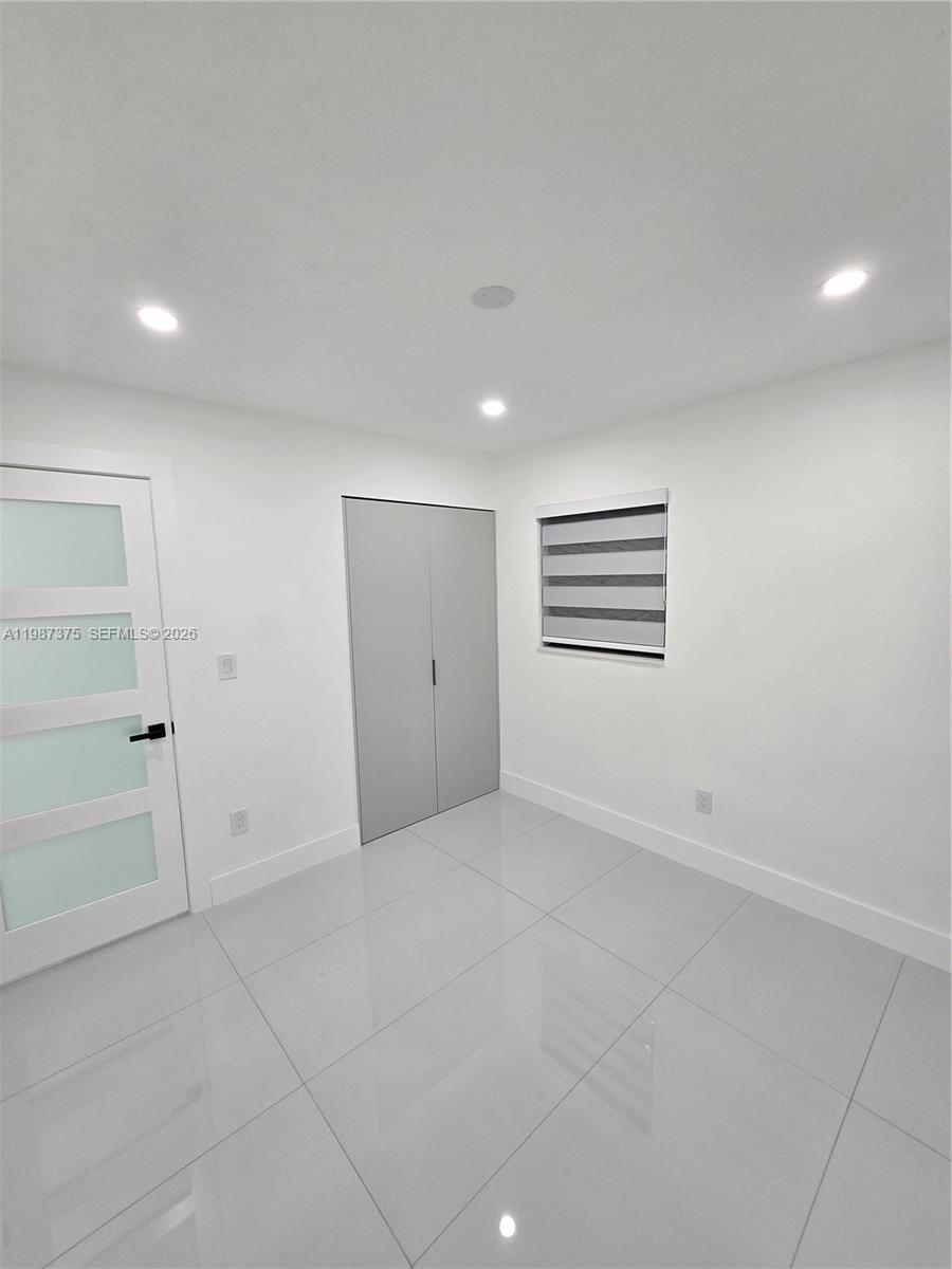 CAROL CITY LAKE STEVEN ES - Residential Lease