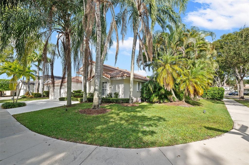 Photo of 765 Bayside Ln, Weston, FL 33326 (MLS # A12004384)