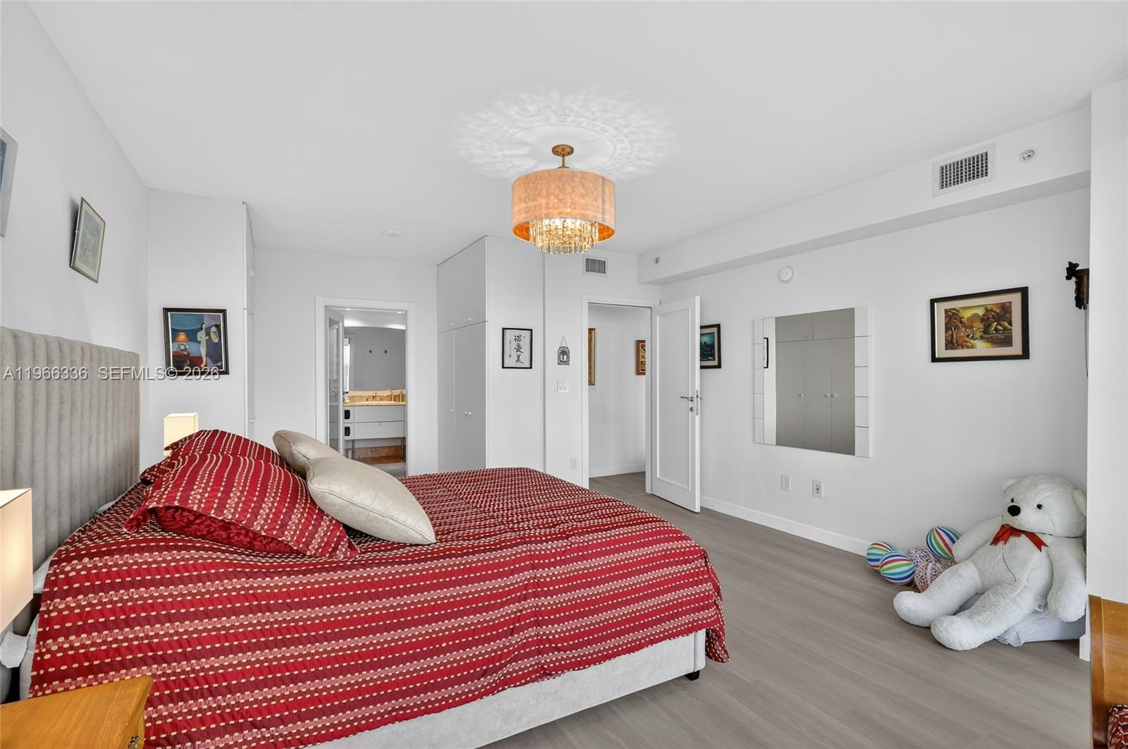 THE PINNACLE CONDO - Residential