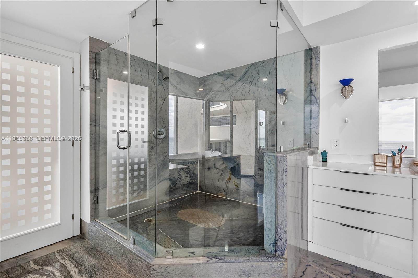 THE PINNACLE CONDO - Residential