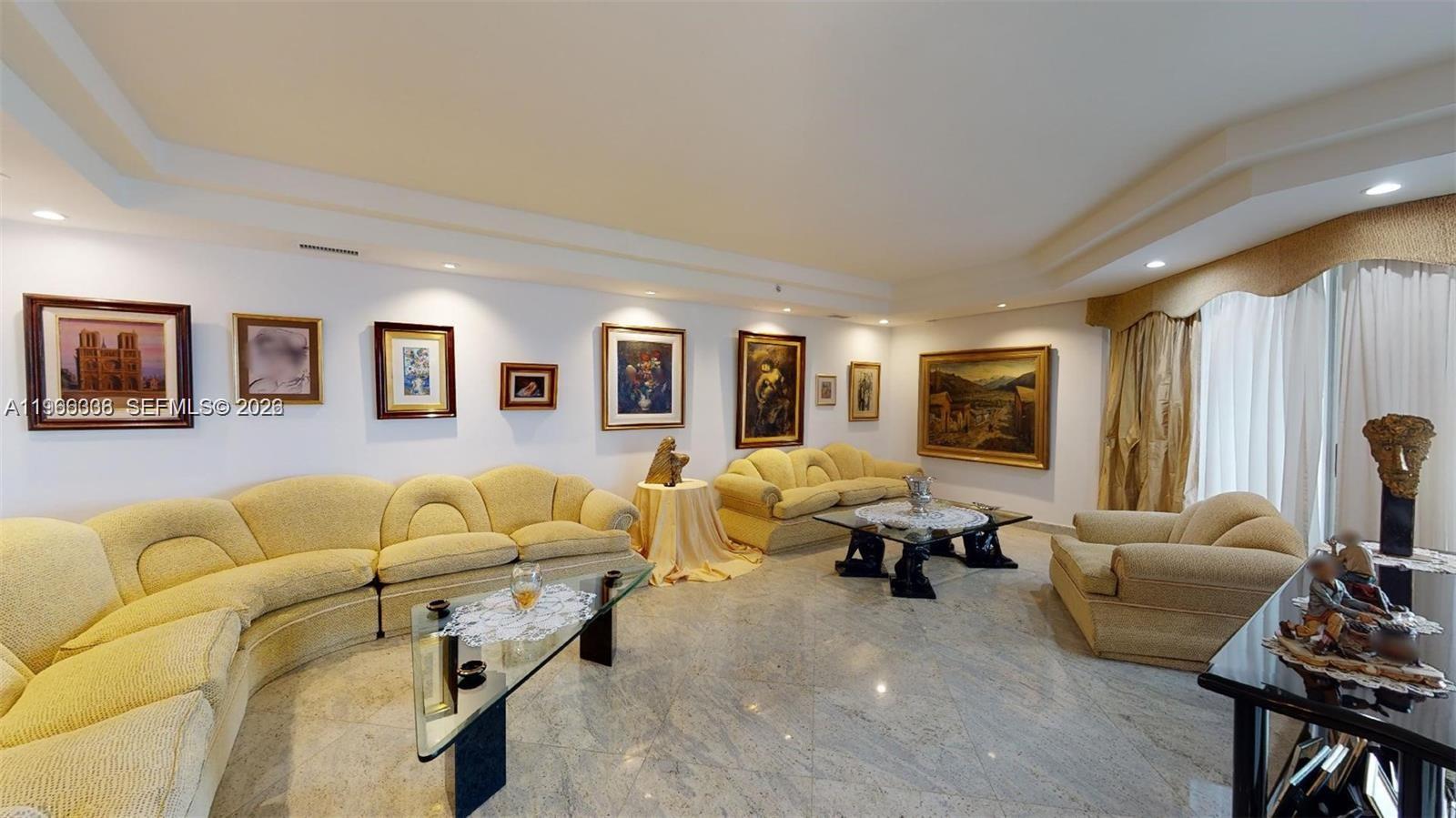 THE PINNACLE CONDO - Residential