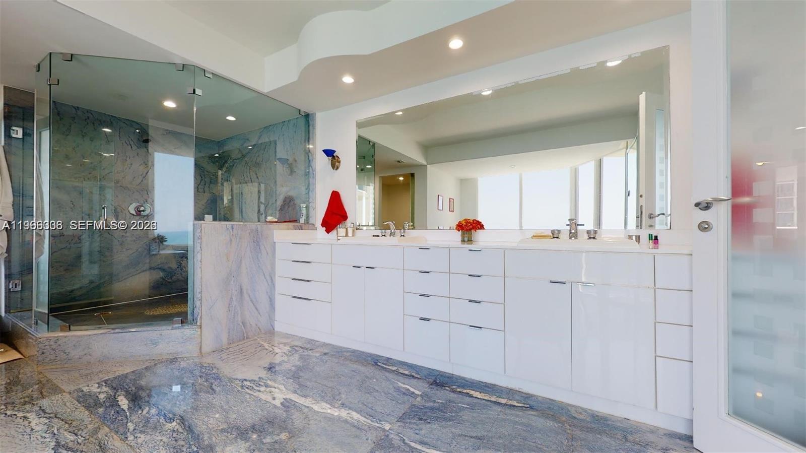 THE PINNACLE CONDO - Residential