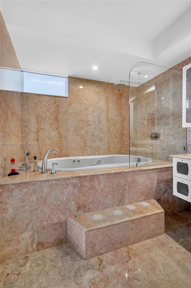 THE PINNACLE CONDO - Residential