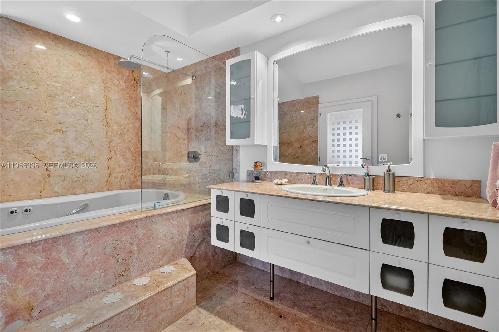 THE PINNACLE CONDO - Residential