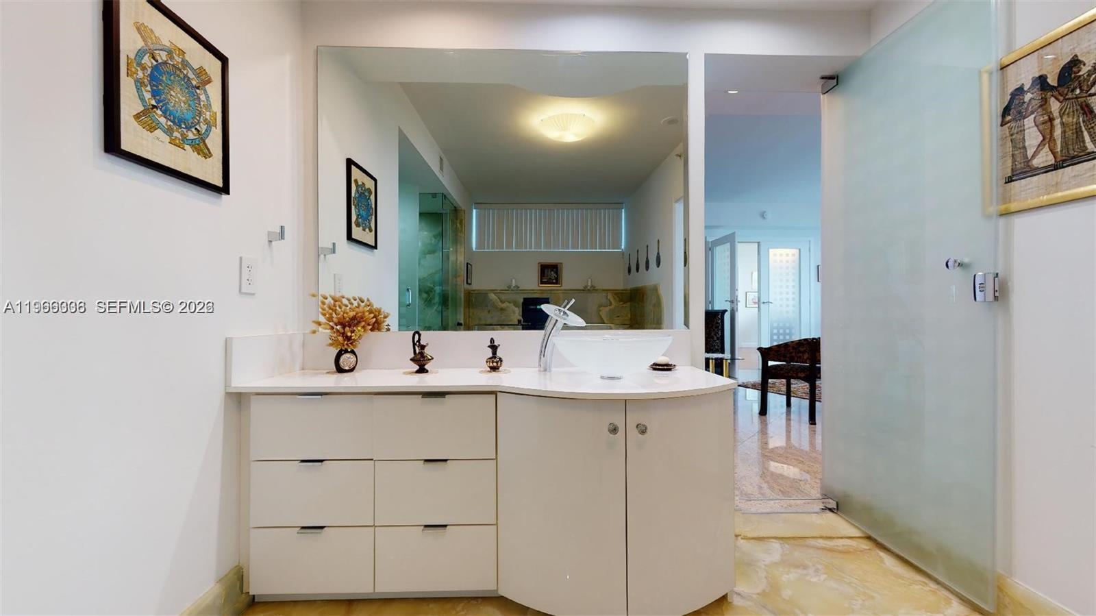 THE PINNACLE CONDO - Residential