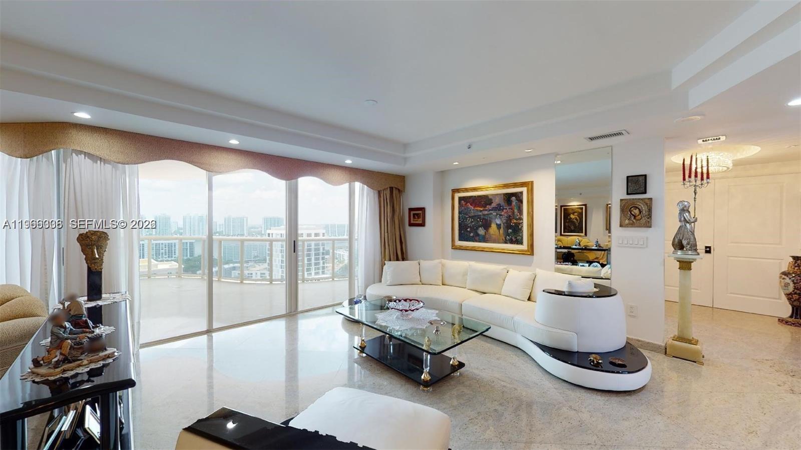 THE PINNACLE CONDO - Residential