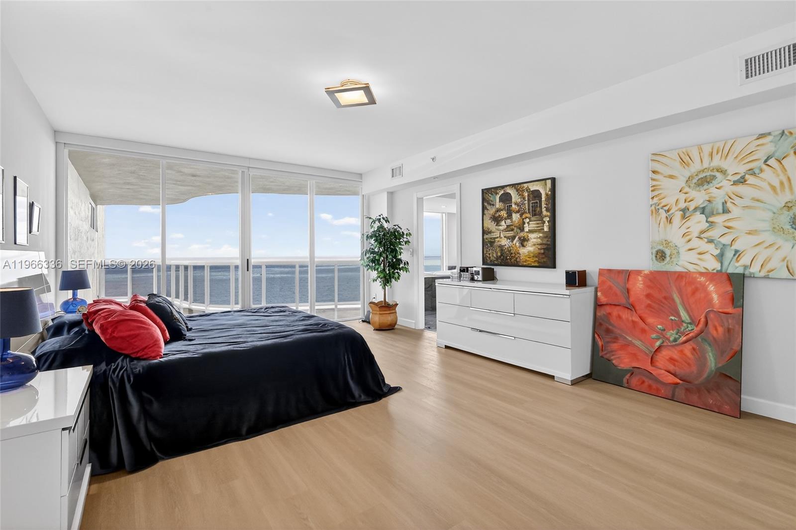 THE PINNACLE CONDO - Residential