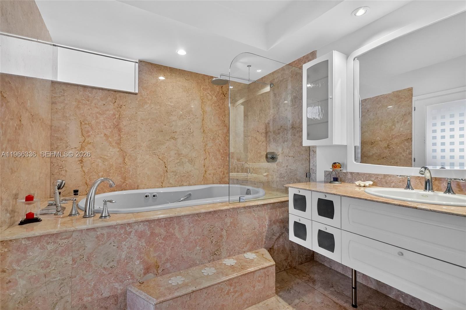 THE PINNACLE CONDO - Residential