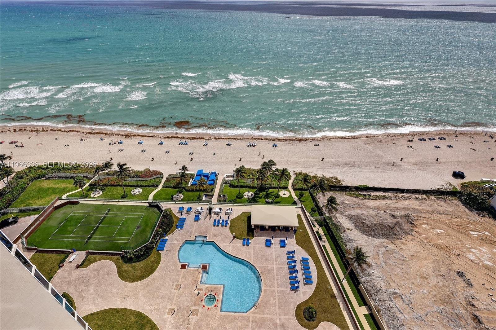 THE PINNACLE CONDO - Residential